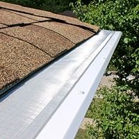 Covered eavestrough Covered eavestrough